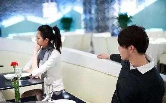 董事長裝窮去相親，女方毫不嫌棄，一月後電梯相遇，董事長傻眼了