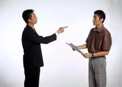 董事長裝窮去相親，女方毫不嫌棄，一月後電梯相遇，董事長傻眼了