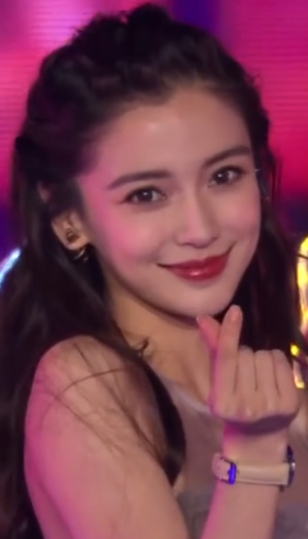 高顏值也撐不了！Angelababy「剪掉飄逸仙女長髮」 往上一看「崩壞鋸齒狀髮型」粉絲崩潰：狗啃的？