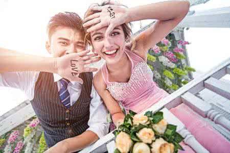 婆婆照顧雙胞胎兒子，3天一桶奶粉卻檢查出營養不良，鄰居的話讓我趕走婆婆