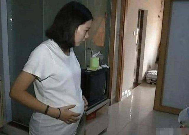 妻子臨產,老公從國外趕回,醫生瞥眼面前老公,當場愣住了