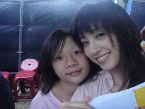 《海角七號》大大長大了！經典「電梯哼歌戲」爆紅　叛逆少女變「23歲甜美電眼女大生」正翻❤