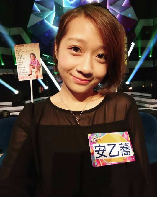 《海角七號》大大長大了！經典「電梯哼歌戲」爆紅　叛逆少女變「23歲甜美電眼女大生」正翻❤