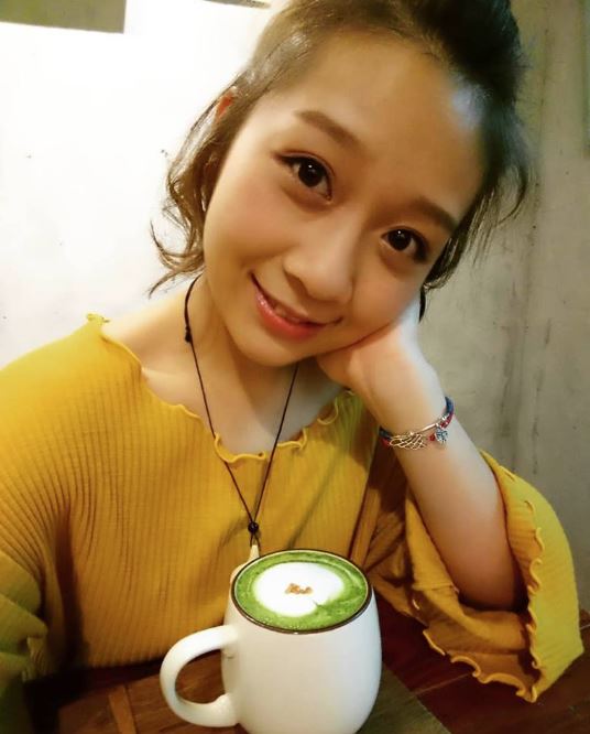 《海角七號》大大長大了！經典「電梯哼歌戲」爆紅　叛逆少女變「23歲甜美電眼女大生」正翻❤