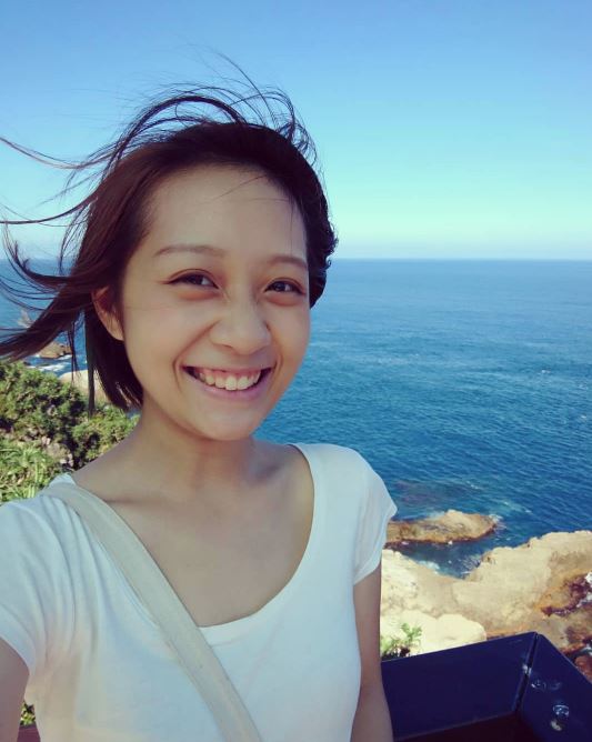 《海角七號》大大長大了！經典「電梯哼歌戲」爆紅　叛逆少女變「23歲甜美電眼女大生」正翻❤