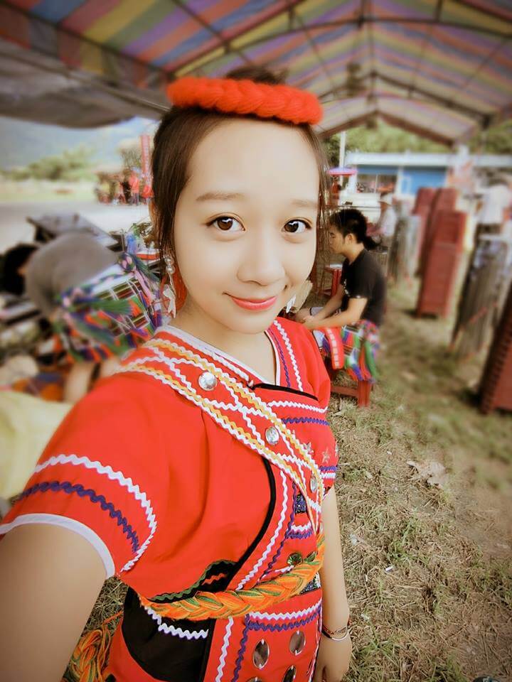 《海角七號》大大長大了！經典「電梯哼歌戲」爆紅　叛逆少女變「23歲甜美電眼女大生」正翻❤