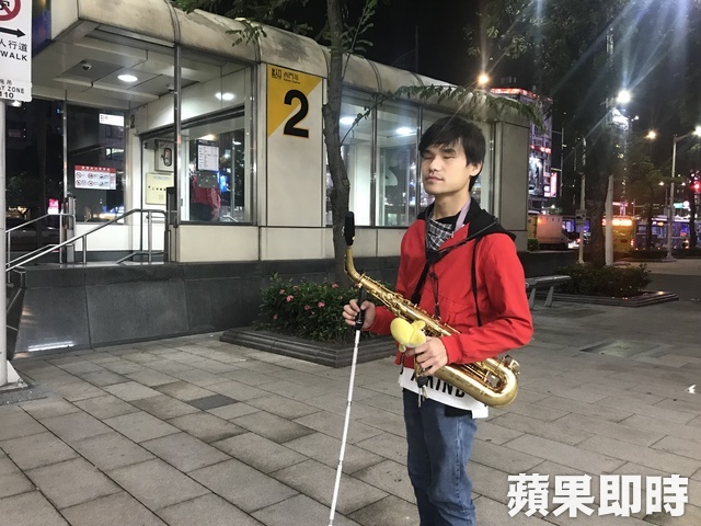 西門町視障歌手唱進春晚！ 曾被親弟「盜領20萬錄音費」 嘆家人接觸「都是跟我要錢」