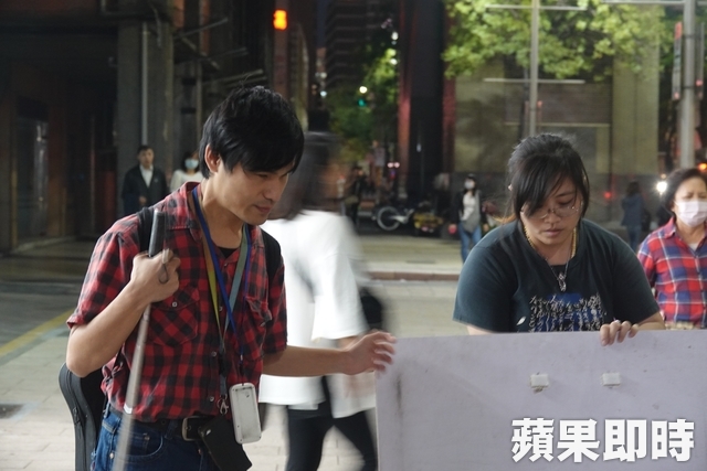 西門町視障歌手唱進春晚！ 曾被親弟「盜領20萬錄音費」 嘆家人接觸「都是跟我要錢」