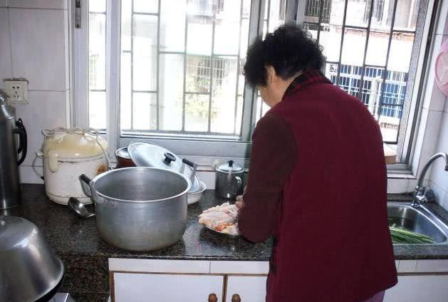 婆婆我是沒你小兒子有錢，那你去國外跟他們一起住啊，住我家幹嘛