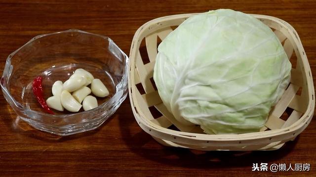 高麗菜特色做法，不用炒不用蒸，蒜香味足，招待客人有面子