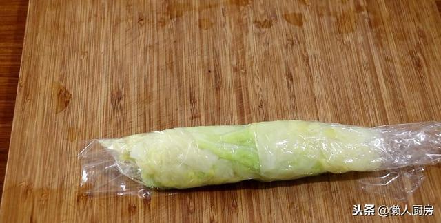 高麗菜特色做法，不用炒不用蒸，蒜香味足，招待客人有面子