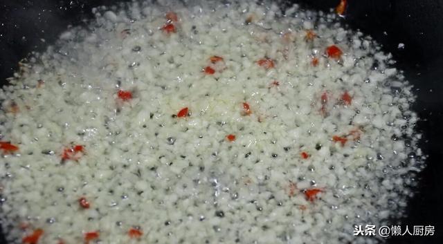高麗菜特色做法，不用炒不用蒸，蒜香味足，招待客人有面子