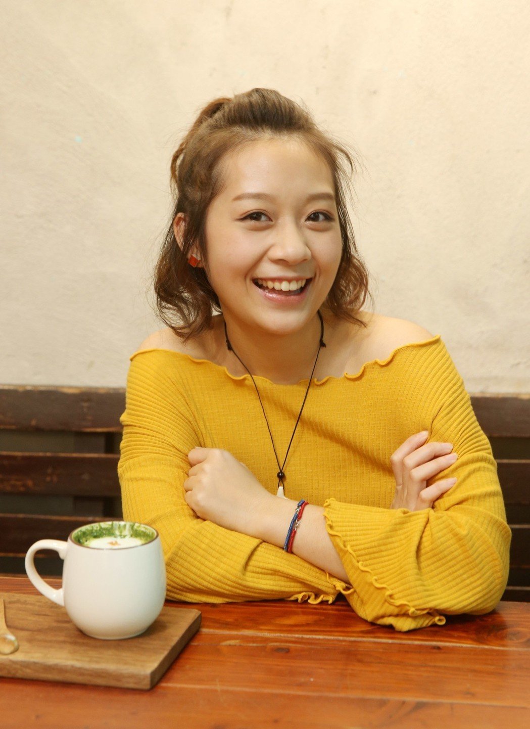 《海角七號》大大長大了！經典「電梯哼歌戲」爆紅　叛逆少女變「23歲甜美電眼女大生」正翻❤