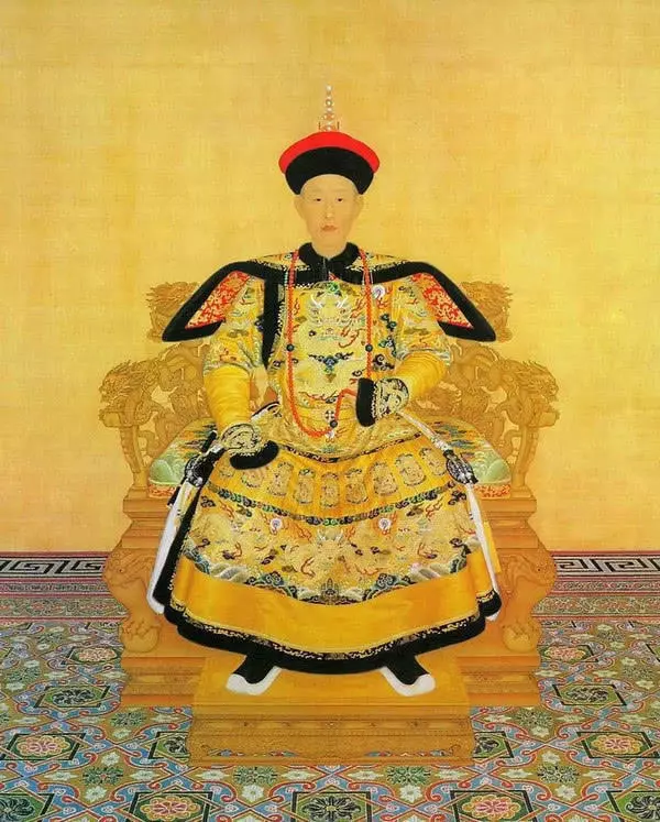 為什麼只有秦始皇穿「黑色龍袍」，之後的帝王只穿「黃色」？專家：他們不敢！