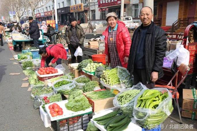 四歲兒子在火車站走失，苦苦尋找五年，欣喜見到兒子，夫妻倆卻不敢上前相認