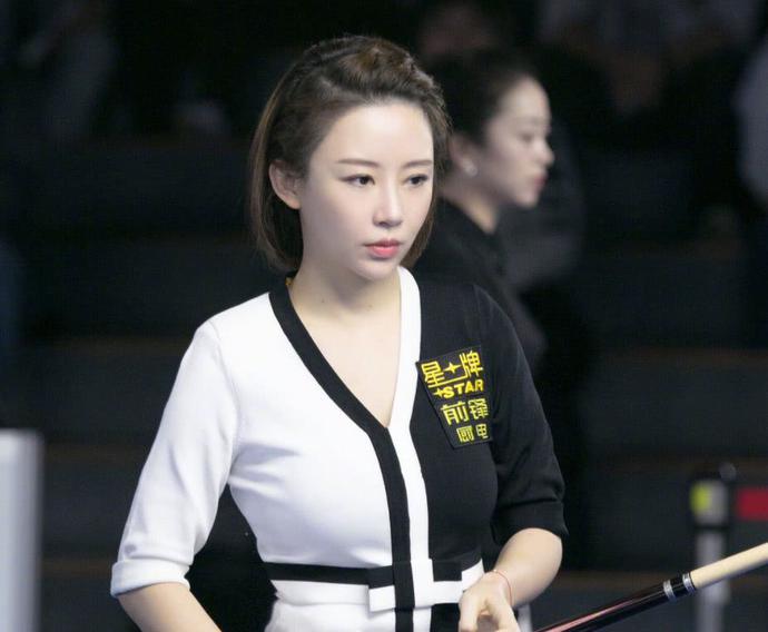 九球天后因「陰陽裙」成焦點，圖4角度完美，攝影師：我不是故意的！