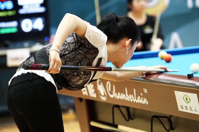 九球天后因「陰陽裙」成焦點，圖4角度完美，攝影師：我不是故意的！