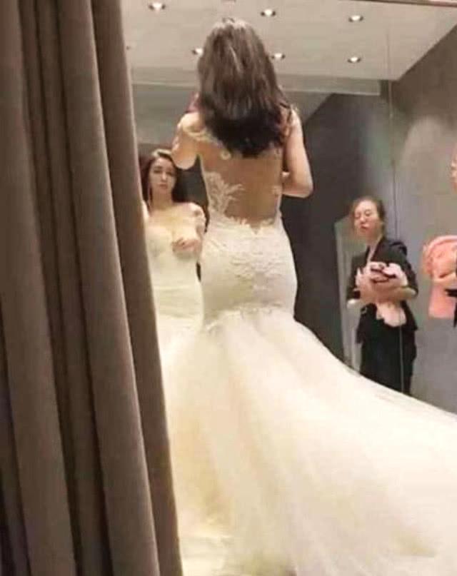 新娘穿上婚紗「凹凸有致」，帘子拉開瞬間....網友：真正的女神！