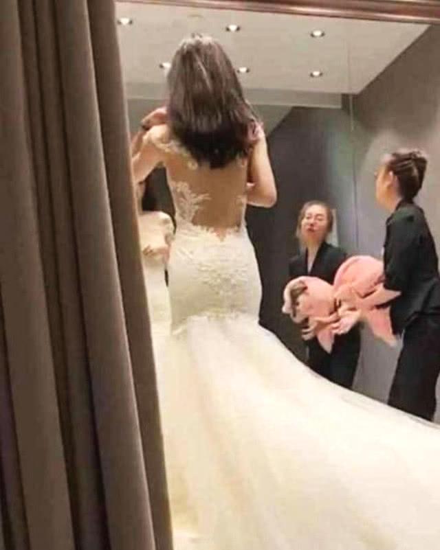 新娘穿上婚紗「凹凸有致」，帘子拉開瞬間....網友：真正的女神！