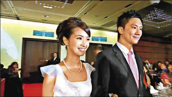 給老公安全感！林依晨婚後「斷聯男閨蜜」親寫卡片送老公　遠距婚4年新年願望驚見：想當媽了