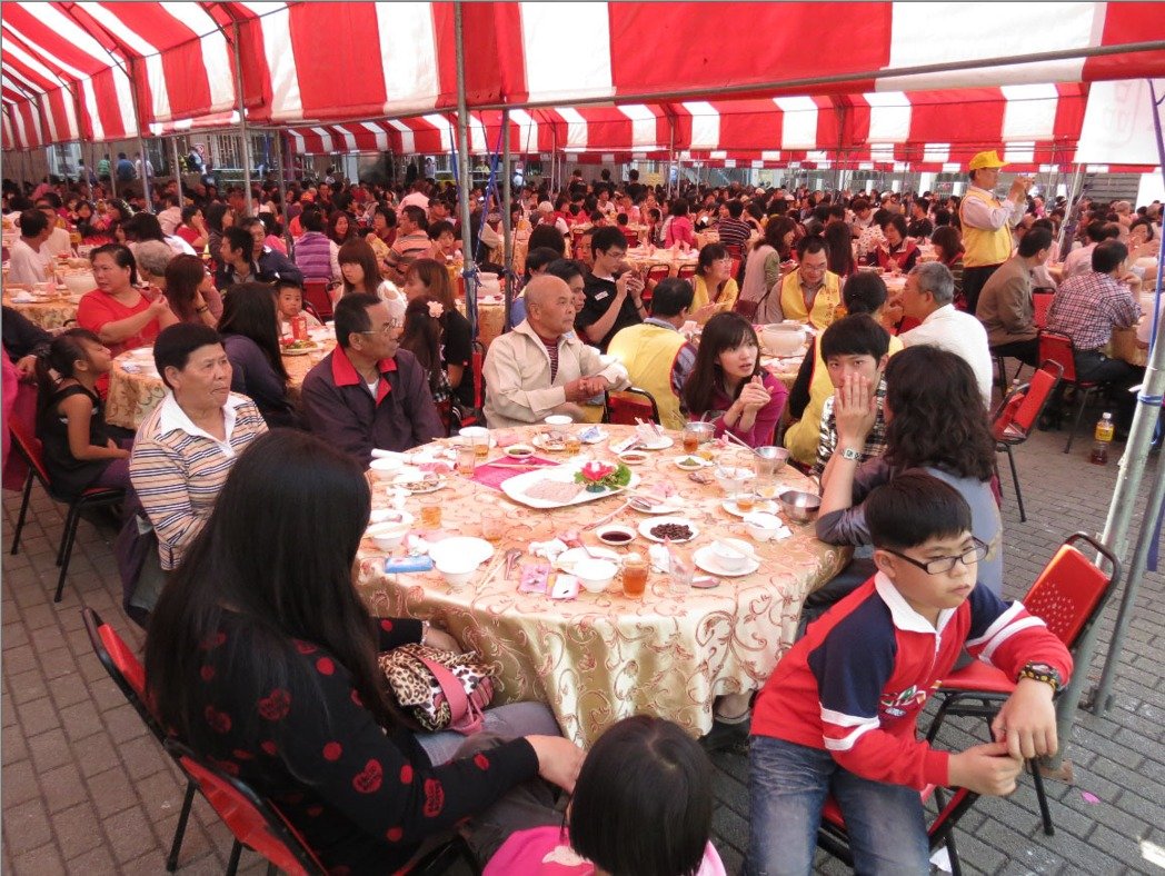 南下吃喜酒！親戚辦流水席「一桌5000元」還加收禮金　疑惑「菜色會很好嗎」在地人一面倒