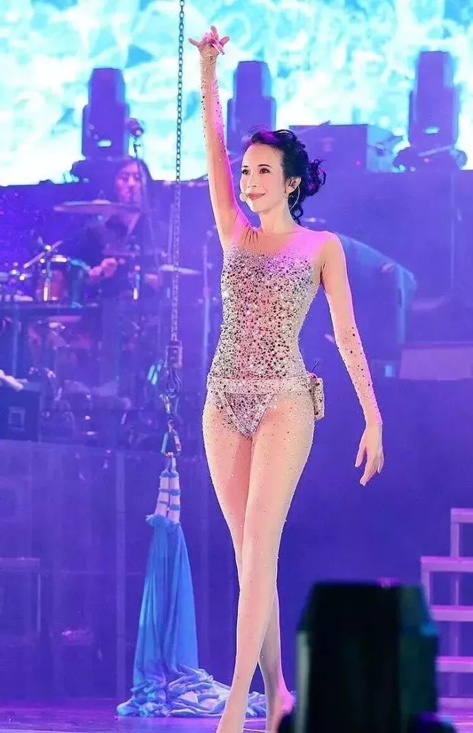 自律的人生有多可怕? 看完「48歲莫文蔚的腿、60歲楊麗萍的美背、49歲許晴的臀」就知道了