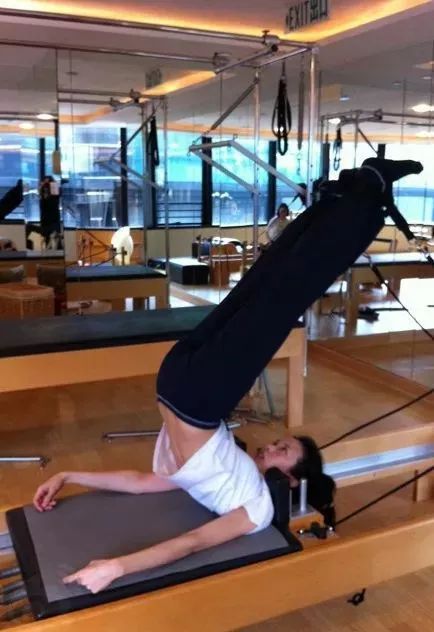 自律的人生有多可怕? 看完「48歲莫文蔚的腿、60歲楊麗萍的美背、49歲許晴的臀」就知道了