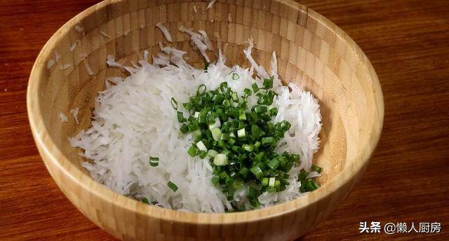 「蘿蔔絲餅」新做法真好吃「不揉麵不包餡兒」適合懶人做
