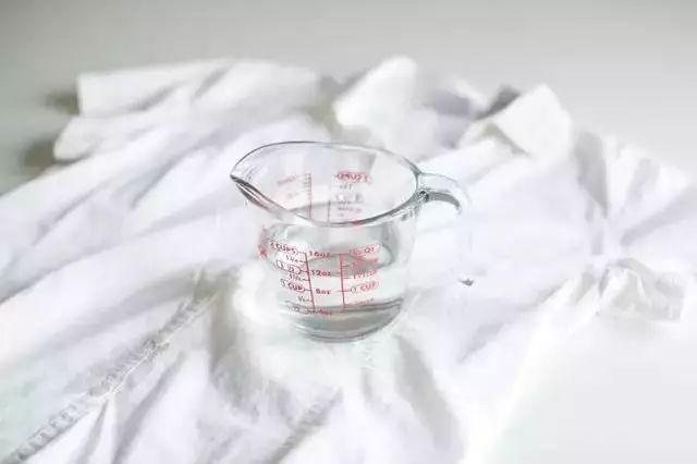 不管衣服染上什麼，只要用這一招，全都能清洗掉，太實用了