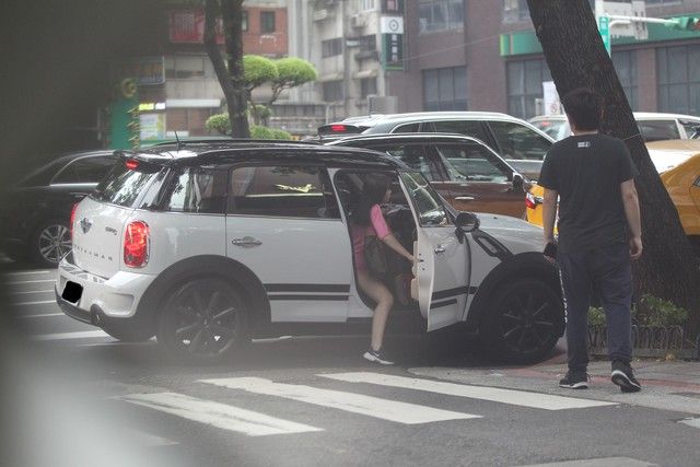 離婚韓瑜4年！孫協志認了「接送小14歲嫩妹」爆新戀情　互動曖昧「直接載回住處」他出面回應