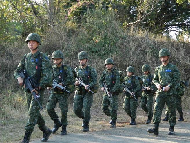 全身僵硬！阿兵哥半夜「舌頭被拉長」看醫生都沒用　急送到廟裡「乩童愣住」：連王爺也沒辦法
