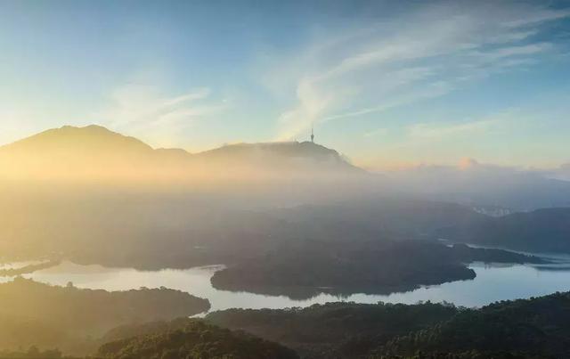 美女搬進山裡「靠撿破爛900天」進行舊屋大改造！老房子搖身一變成「典雅豪宅」結果讓人驚艷