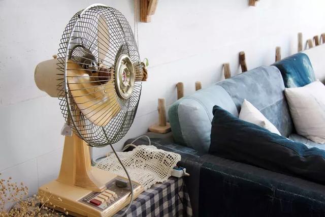 美女搬進山裡「靠撿破爛900天」進行舊屋大改造！老房子搖身一變成「典雅豪宅」結果讓人驚艷