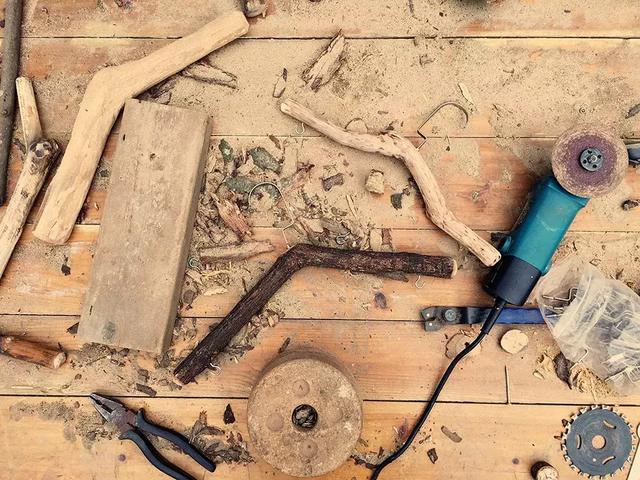 美女搬進山裡「靠撿破爛900天」進行舊屋大改造！老房子搖身一變成「典雅豪宅」結果讓人驚艷