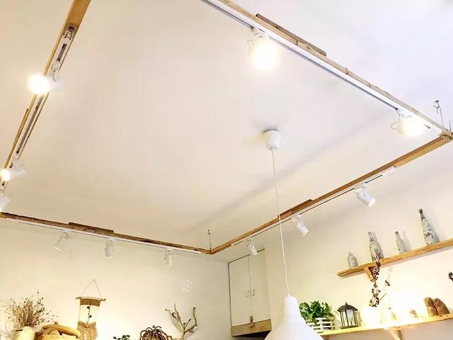 美女搬進山裡「靠撿破爛900天」進行舊屋大改造！老房子搖身一變成「典雅豪宅」結果讓人驚艷