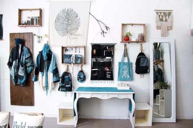 美女搬進山裡「靠撿破爛900天」進行舊屋大改造！老房子搖身一變成「典雅豪宅」結果讓人驚艷