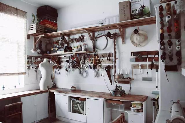 美女搬進山裡「靠撿破爛900天」進行舊屋大改造！老房子搖身一變成「典雅豪宅」結果讓人驚艷