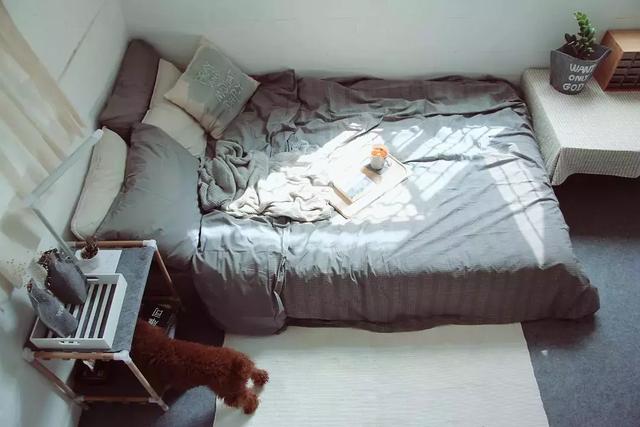 美女搬進山裡「靠撿破爛900天」進行舊屋大改造！老房子搖身一變成「典雅豪宅」結果讓人驚艷