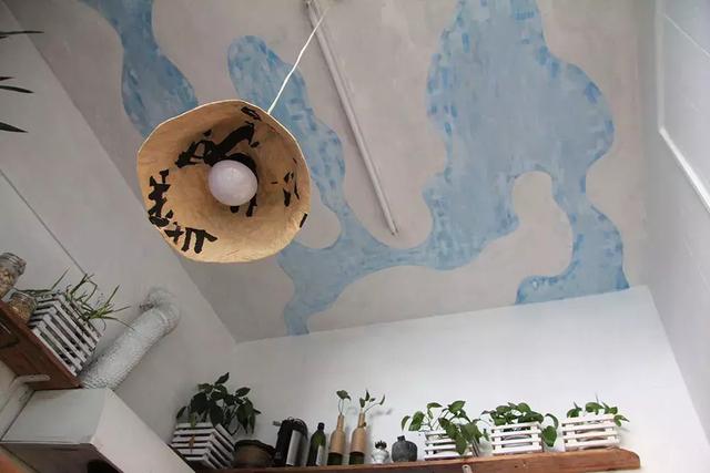 美女搬進山裡「靠撿破爛900天」進行舊屋大改造！老房子搖身一變成「典雅豪宅」結果讓人驚艷