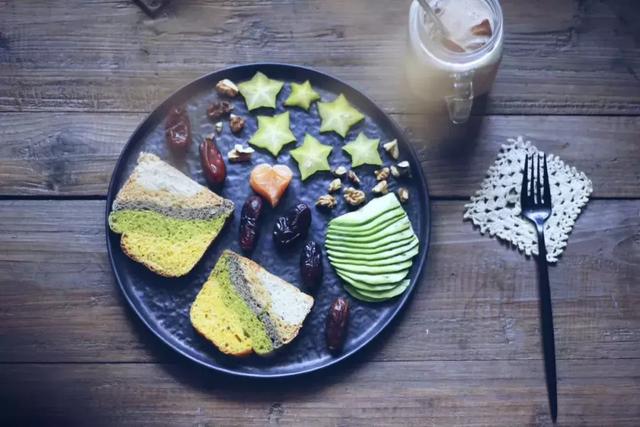 美女搬進山裡「靠撿破爛900天」進行舊屋大改造！老房子搖身一變成「典雅豪宅」結果讓人驚艷