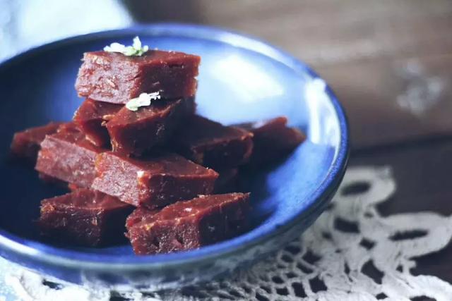 美女搬進山裡「靠撿破爛900天」進行舊屋大改造！老房子搖身一變成「典雅豪宅」結果讓人驚艷