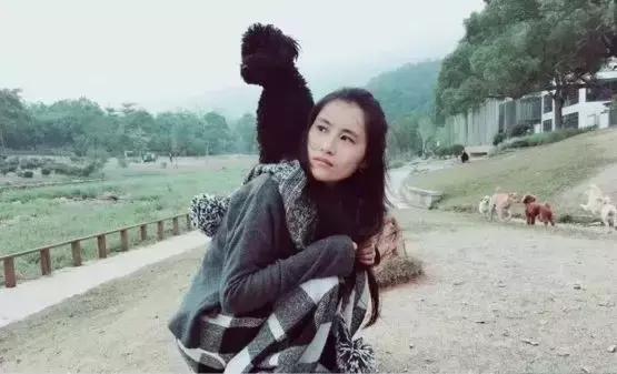 美女搬進山裡「靠撿破爛900天」進行舊屋大改造！老房子搖身一變成「典雅豪宅」結果讓人驚艷