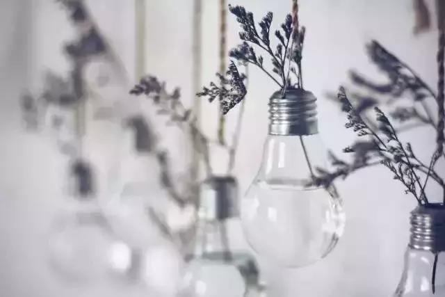 美女搬進山裡「靠撿破爛900天」進行舊屋大改造！老房子搖身一變成「典雅豪宅」結果讓人驚艷