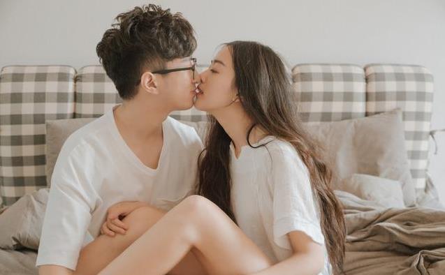 和老公同居2年「他從不出錢交房租水電」！我要離婚他卻「指著床底叫我看」一瞬間我懵了