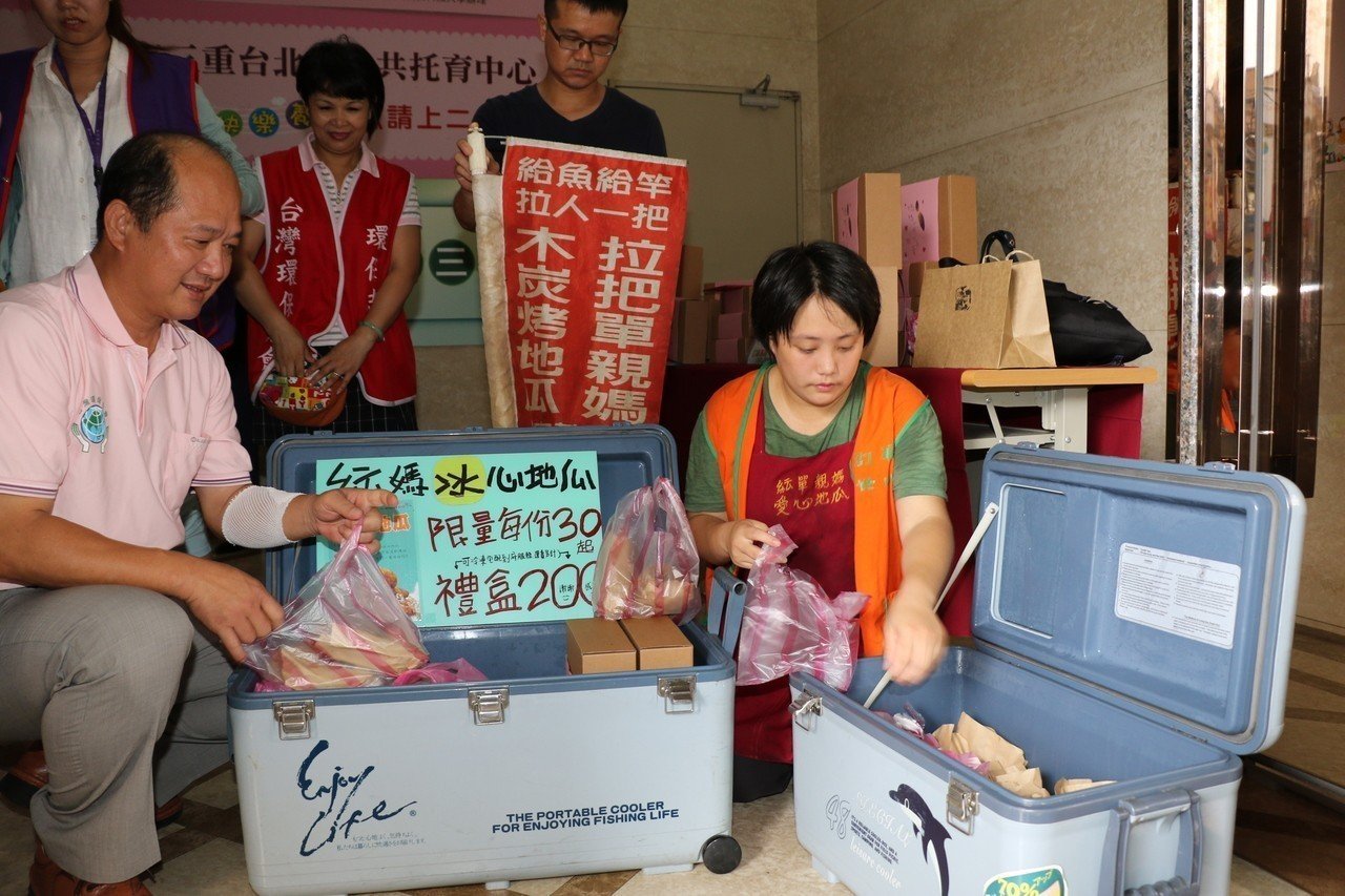 小媽媽被拋棄！分娩前一周「男友落跑斷聯」她含淚賣地瓜　遭路人嫌棄「帶小孩吃苦」：也是萬不得已