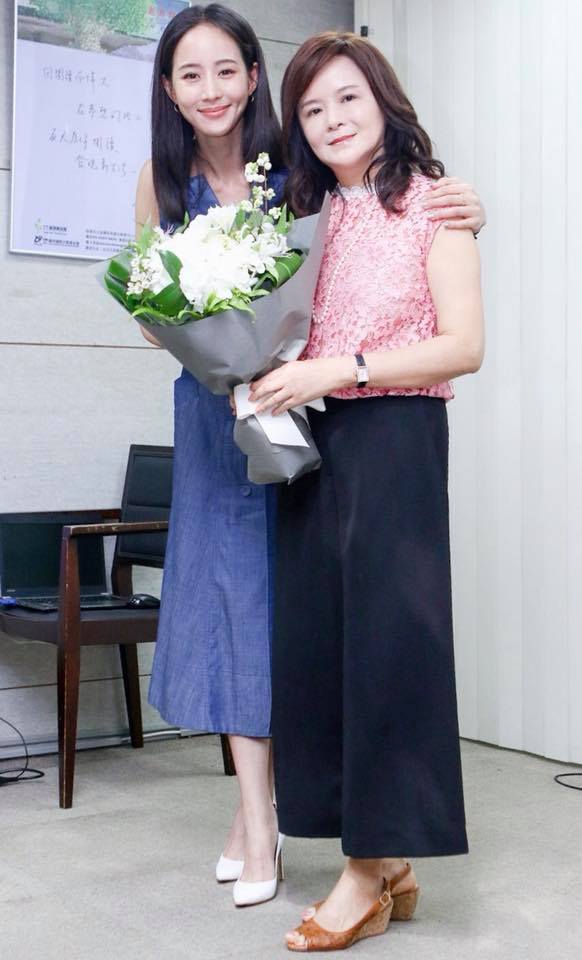 張鈞甯媽媽淚憶「20年獨自過年」想讓女兒被夫家疼　如今女兒倆事業亮眼成她最大後盾