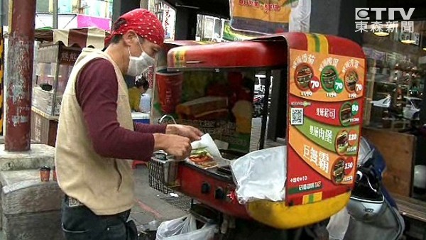 本土劇演員「為照顧母親」轉行賣早餐！資金不足「將機車大改造」走到哪賣到哪：生命會找到出路