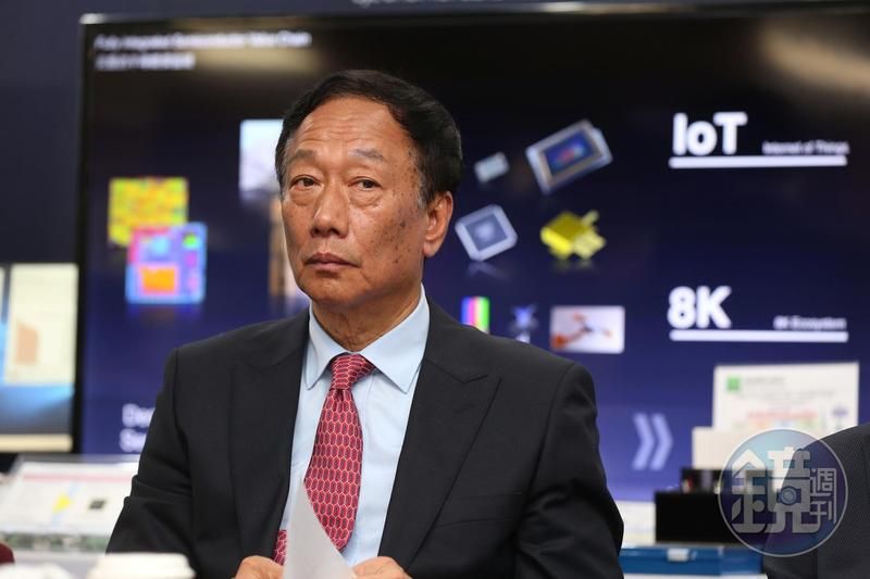 台灣新首富出爐！他身價1620億「擠下郭台銘」　鴻海大跌「蒸發500億」連蘋果都救不了　