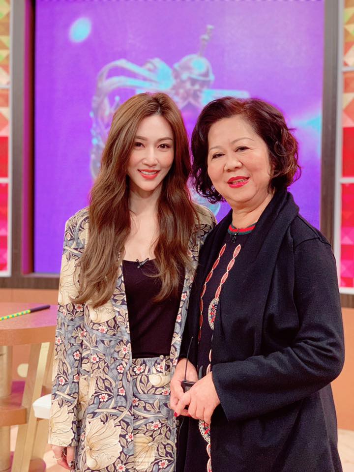曾莞婷甜喊媽媽「小蜜桃」母女相依為命　「一生最愛她」常帶母旅遊感情超好