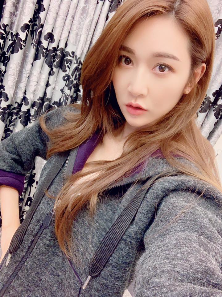 曾莞婷甜喊媽媽「小蜜桃」母女相依為命　「一生最愛她」常帶母旅遊感情超好